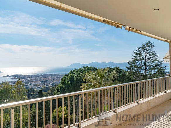 2 Bedroom Apartment in Cannes 4