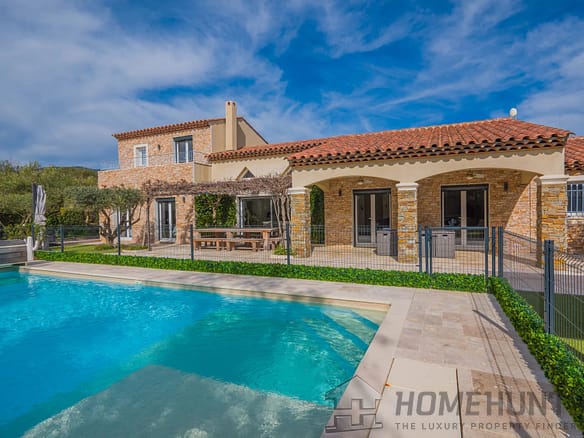 4 Bedroom Villa/House in Plan De La Tour 22