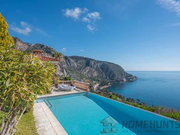 5 Bedroom Villa/House in Eze 14