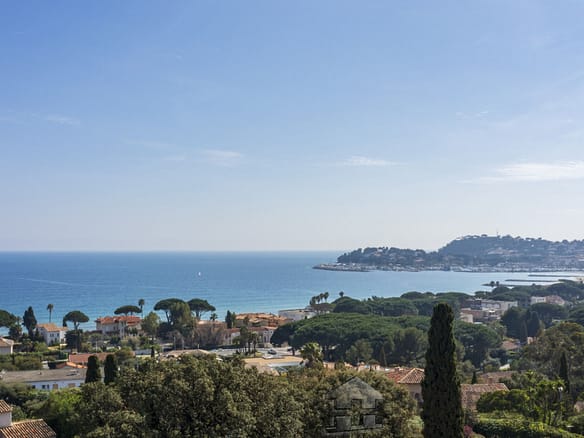 6 Bedroom Villa/House in Cavalaire Sur Mer 30