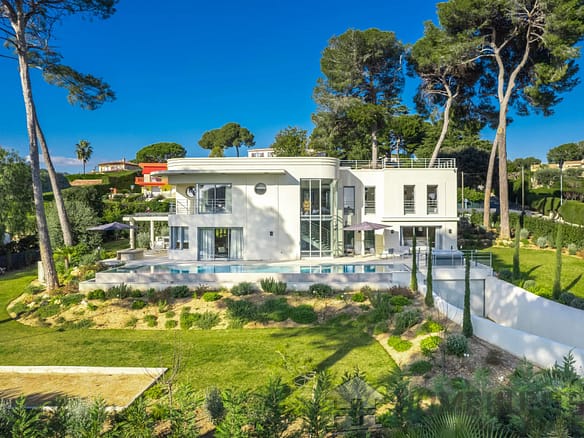 7 Bedroom Villa/House in Juan Les Pins 36