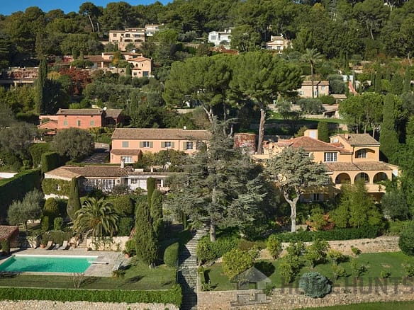 13 Bedroom Villa/House in Mougins 12