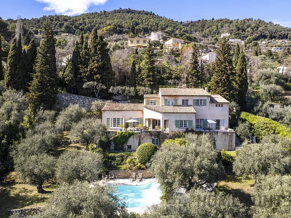 5 Bedroom Villa/House in Grasse 18