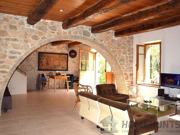 4 Bedroom Villa/House in Lorgues 34