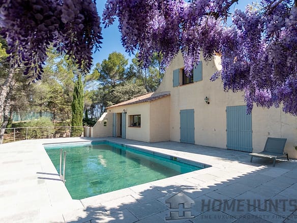 7 Bedroom Villa/House in Simiane Collongue 3