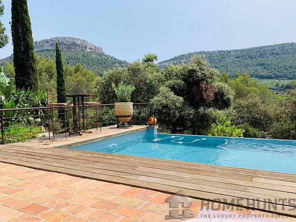 3 Bedroom Villa/House in Cassis 2