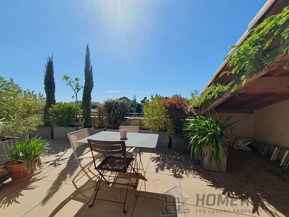 3 Bedroom Apartment in Uzes 6