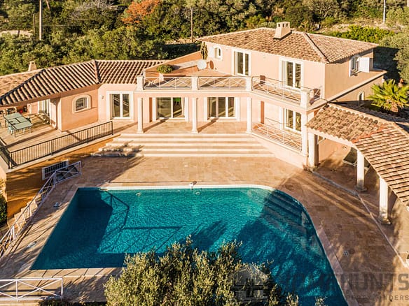 5 Bedroom Villa/House in Toulon 22