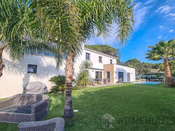 4 Bedroom Villa/House in St Raphael 4