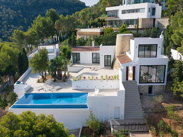 4 Bedroom Villa/House in Cala Moli 16