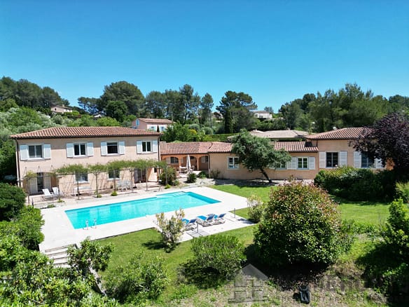 10 Bedroom Villa/House in Roquefort Les Pins 16