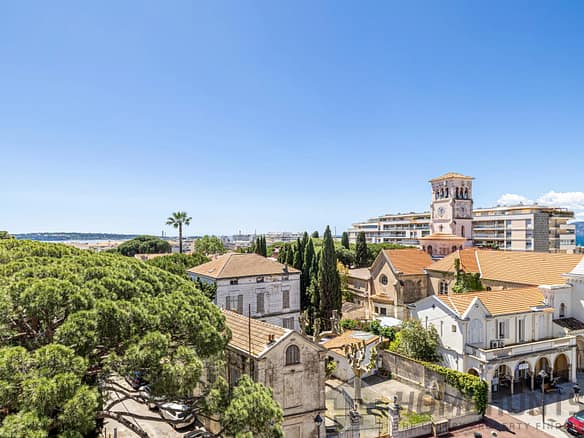 4 Bedroom Apartment in Cannes 36