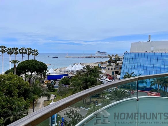 3 Bedroom Apartment in Cannes 30