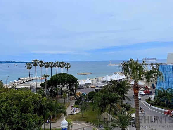 2 Bedroom Apartment in Cannes 26