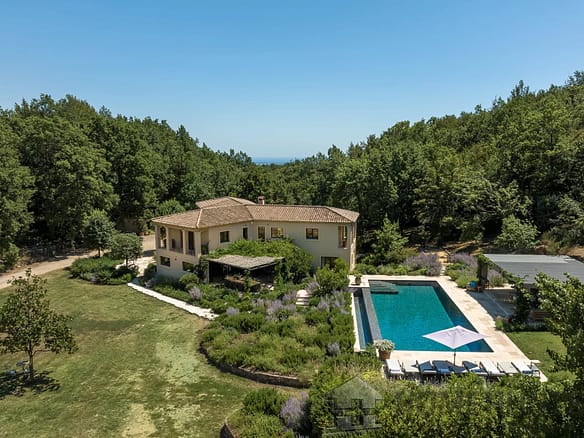 5 Bedroom Villa/House in Chateauneuf Grasse 24