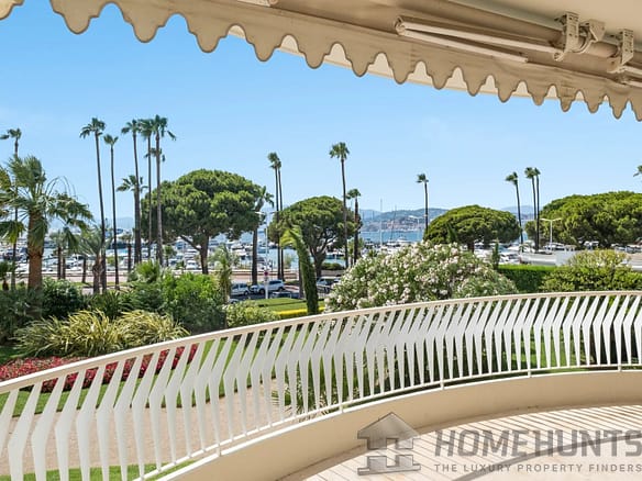 3 Bedroom Apartment in Cannes 32