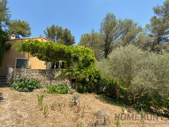 8 Bedroom Villa/House in Aubagne 2