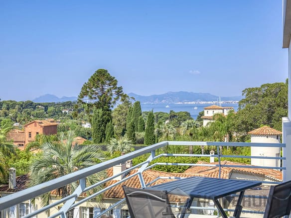 3 Bedroom Apartment in Antibes 22