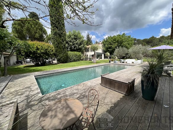 6 Bedroom Villa/House in Aix En Provence 18