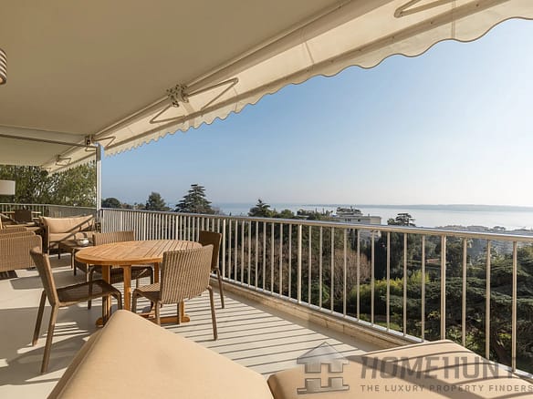 3 Bedroom Apartment in Cannes 2