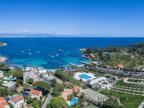 2 Bedroom Apartment in Cap D Antibes 32