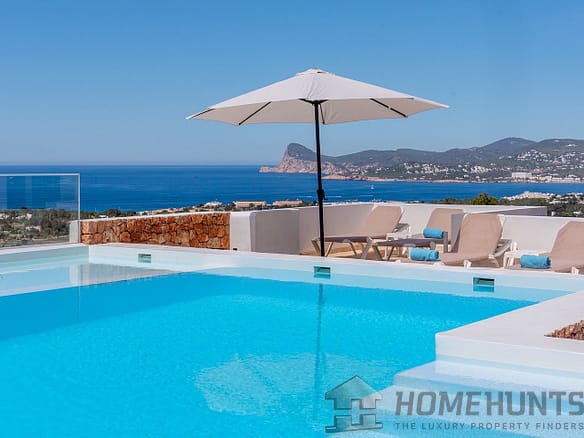 8 Bedroom Villa/House in Cala Comte 32