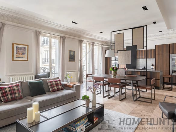 2 Bedroom Apartment in Paris 8th (Golden Triangle - Parc Monceau) 8