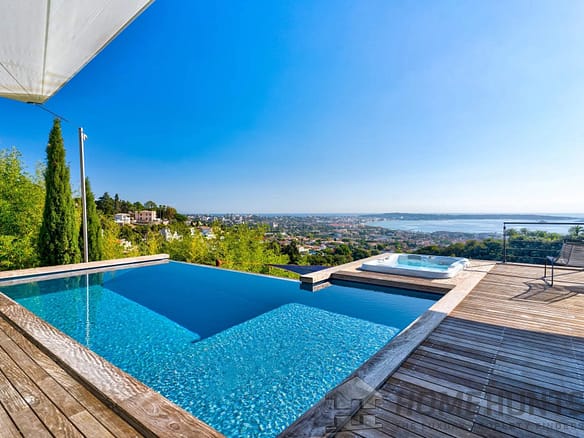 6 Bedroom Villa/House in Cannes 10