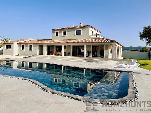 6 Bedroom Villa/House in Pierrefeu Du Var 4