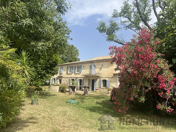 5 Bedroom Villa/House in Arles 4