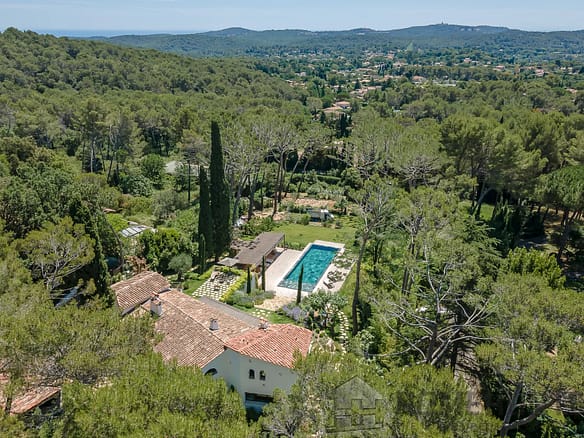 Villa/House For Sale in Mougins 14