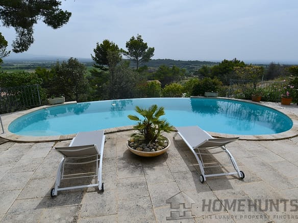 5 Bedroom Villa/House in St Hippolyte Le Graveyron 26