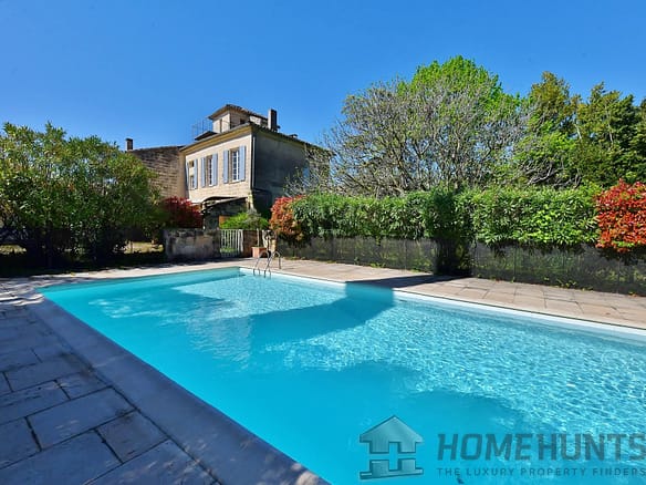 8 Bedroom Villa/House in Uzes 10