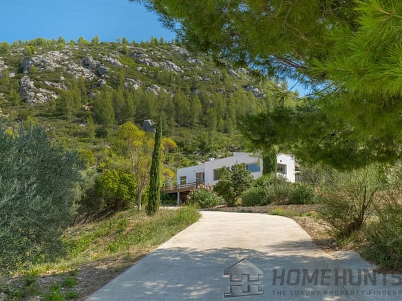 4 Bedroom Villa/House in Gemenos 4