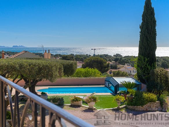 3 Bedroom Villa/House in Sausset Les Pins 2