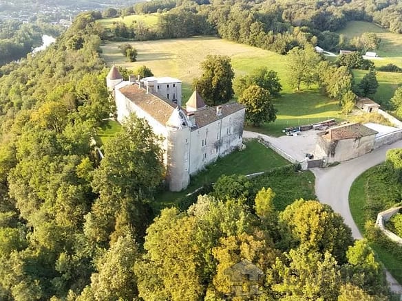 5 Bedroom Castle/Estates in Pont-d'ain 20