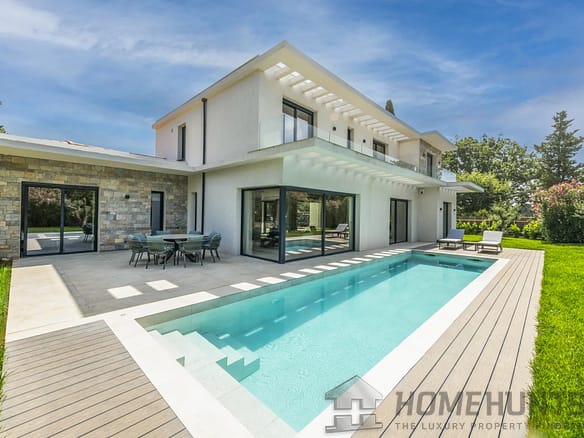 5 Bedroom Villa/House in Mougins 6