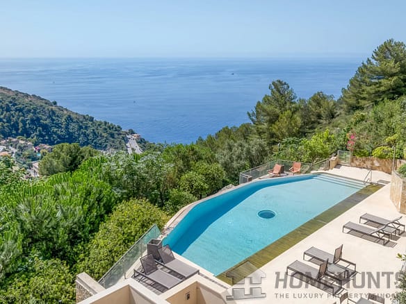 8 Bedroom Villa/House in Eze 16