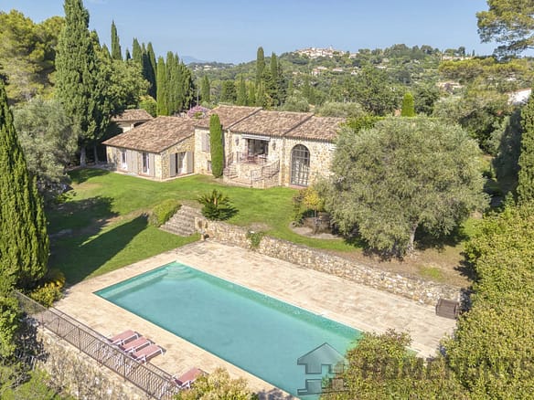 5 Bedroom Villa/House in Mougins 12