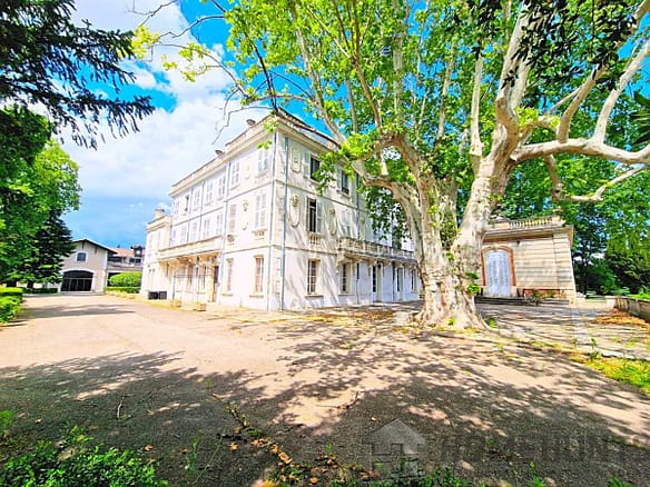 12 Bedroom Castle/Estates in Pierrelatte 2