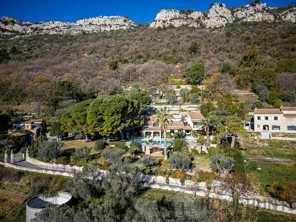 8 Bedroom Villa/House in Vence 28