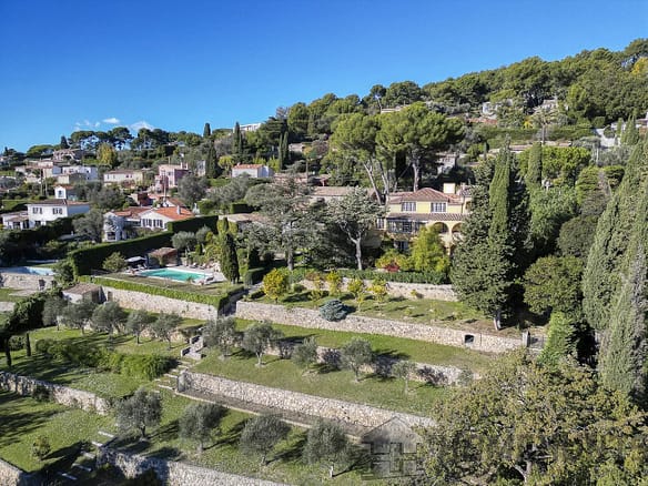 13 Bedroom Villa/House in Mougins 36