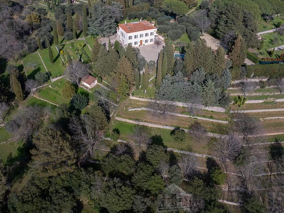 8 Bedroom Villa/House in Grasse 34