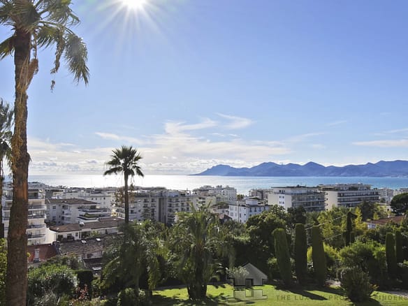 3 Bedroom Apartment in Cannes 28