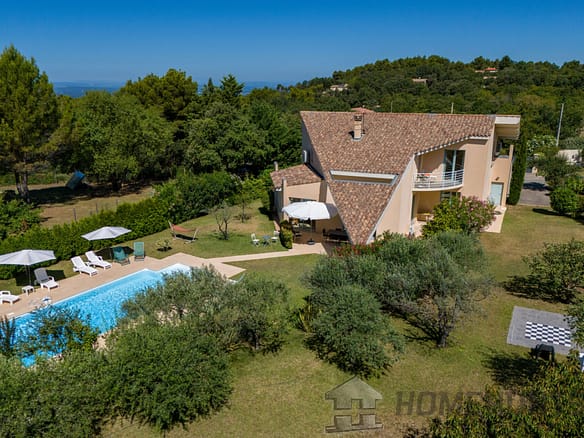 4 Bedroom Villa/House in La Roque Sur Pernes 18