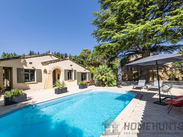 3 Bedroom Villa/House in St Remy De Provence 34