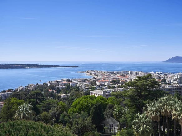 3 Bedroom Apartment in Cannes 22