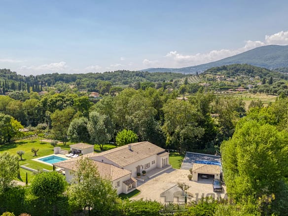 5 Bedroom Villa/House in Chateauneuf Grasse 28