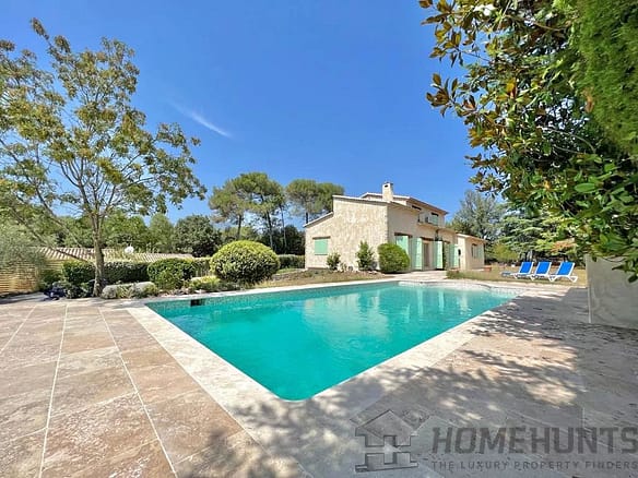 5 Bedroom Villa/House in Roquefort Les Pins 22