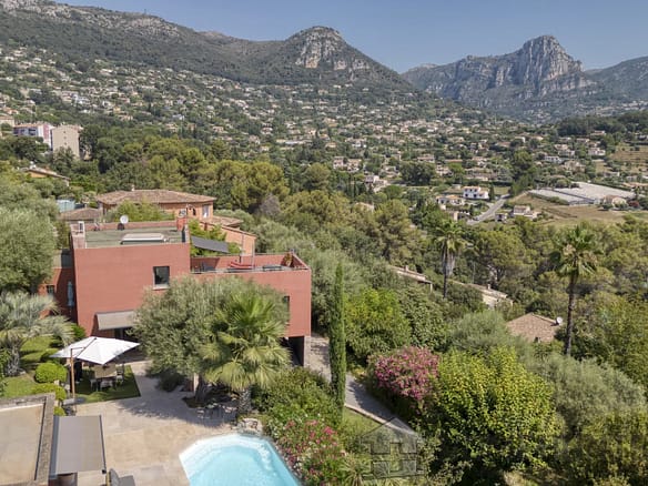 4 Bedroom Villa/House in Vence 32